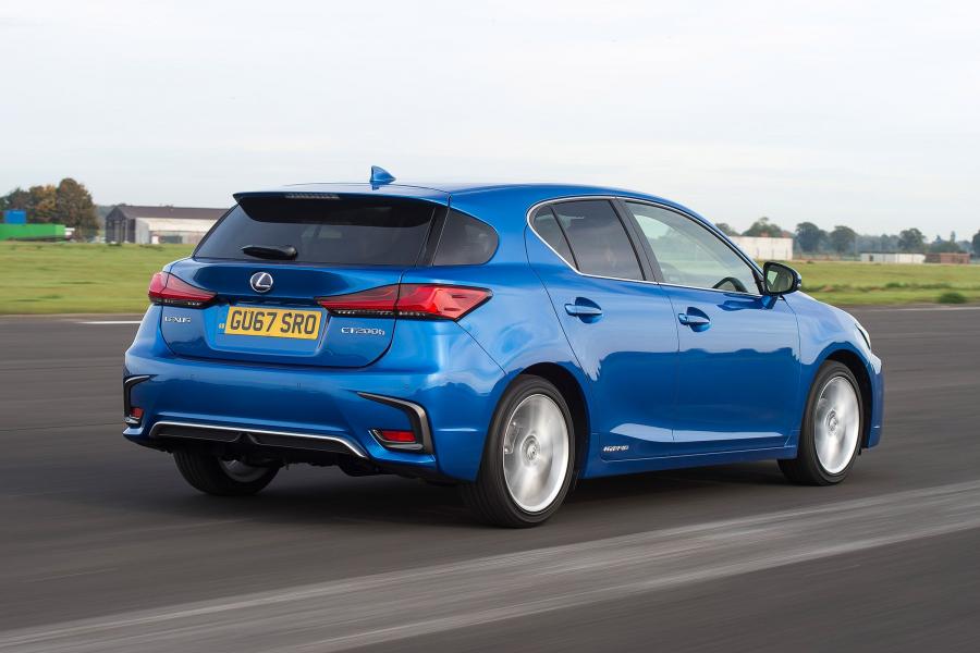  Lexus CT200h 2017 года  (UK) (фото 11 из 38)